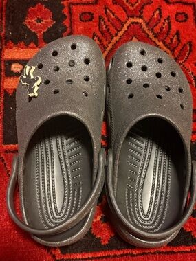 CROCS Kids Glitter Black Clogs with Charm, Little Kid Size 1
